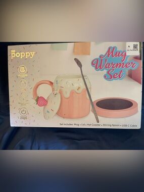 XO Poppy Mug Warmer Set Includes Ceramic Mug with Lid, Spoon & Warming Tray